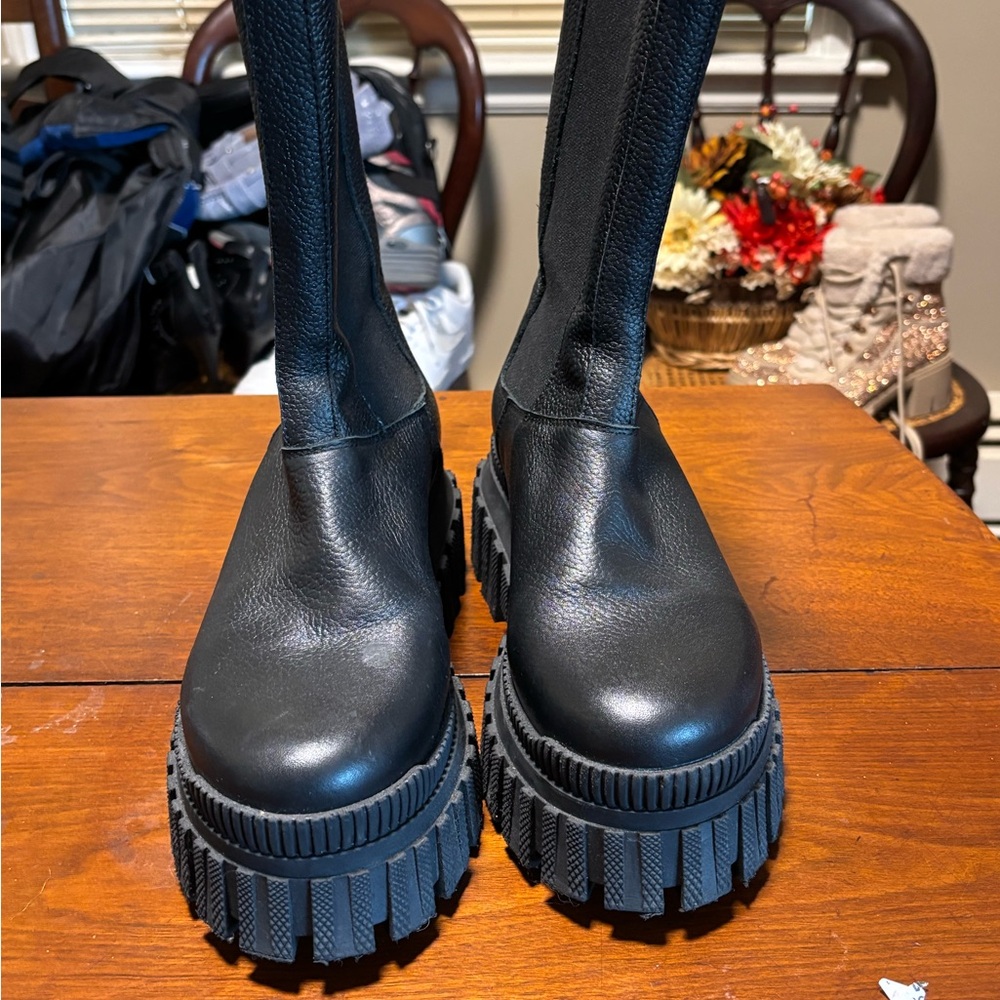 Black Chunky Platform Boots - Picture 5 of 7